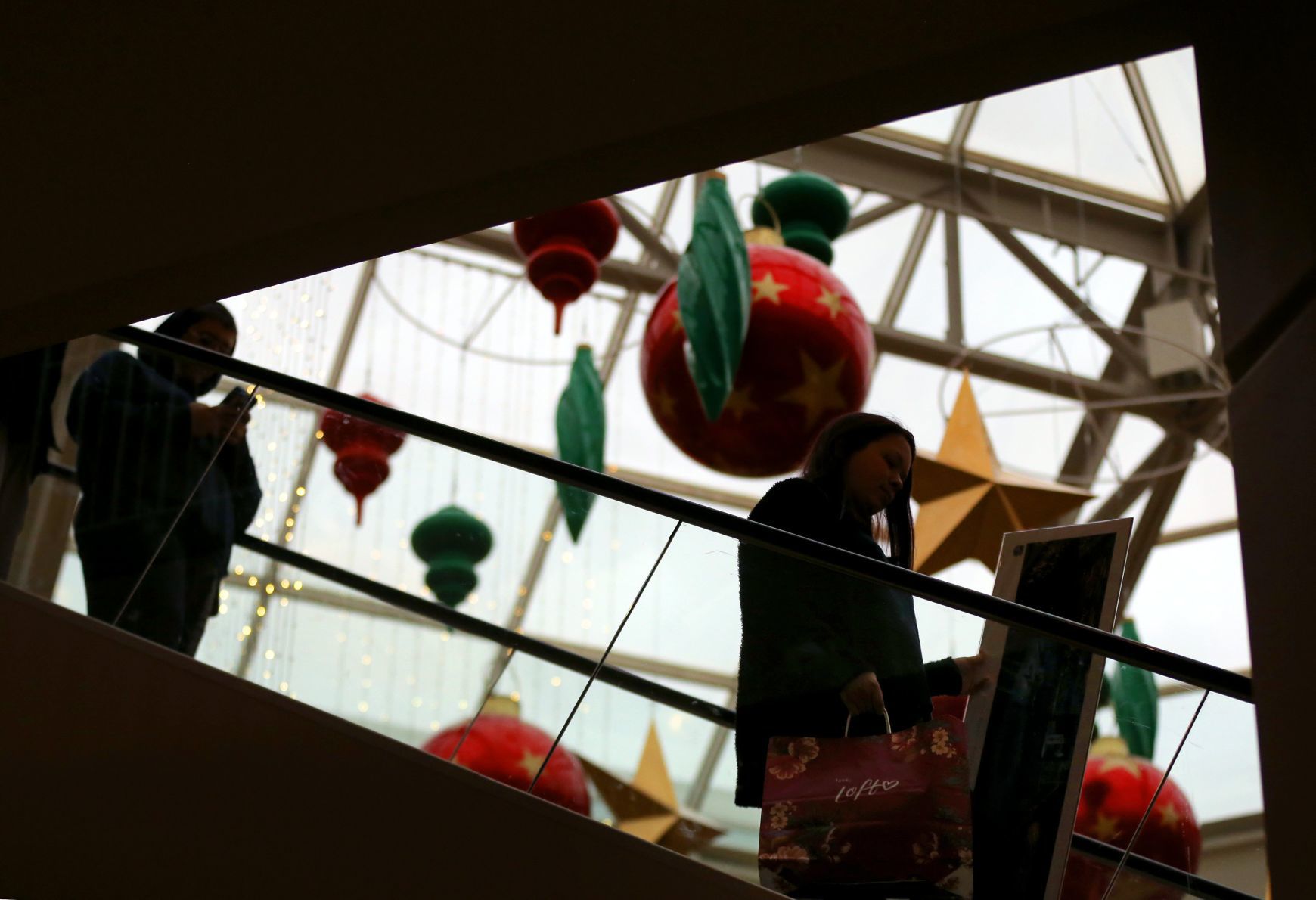 Shoppers search for Black Friday bargains around St. Louis